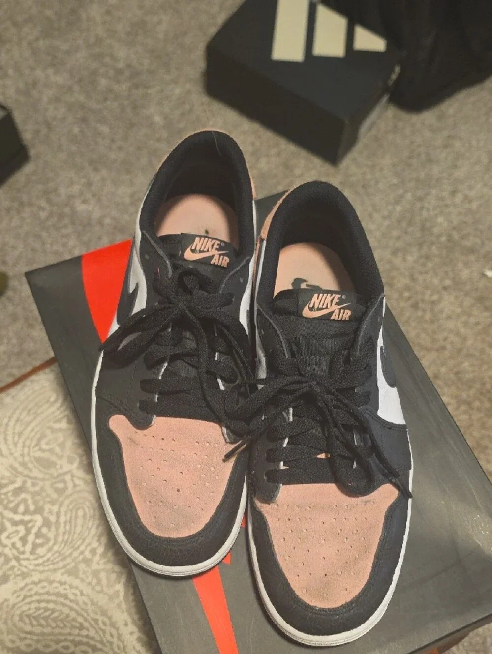 Jordan Low-Top Sneakers in Pink/Black/White